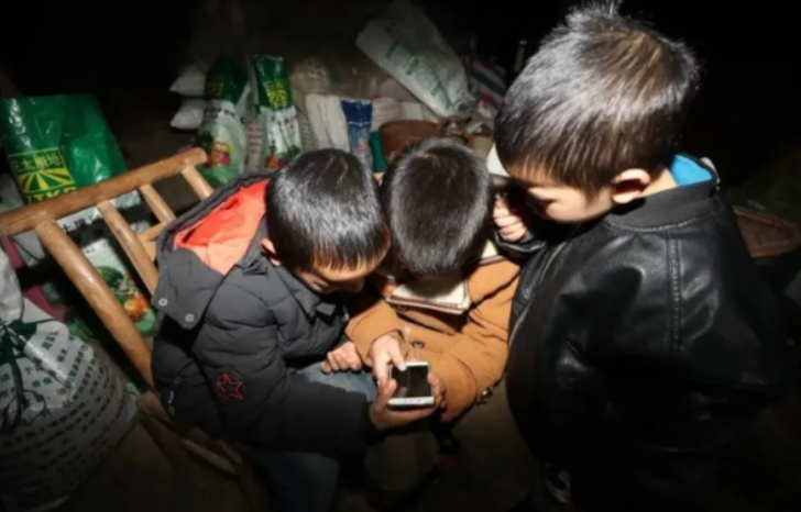 家长无意看到儿子手机新闻家长不经过孩子同意查孩子手机-第2张图片-太平洋在线下载